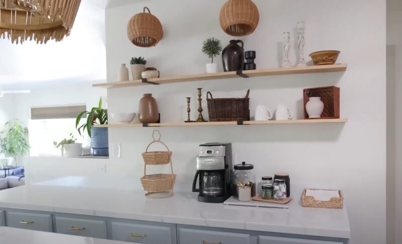 Styling open shelves kitchen